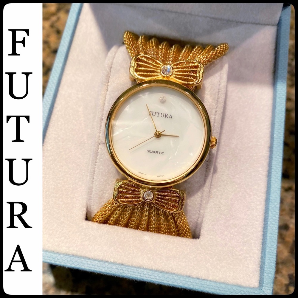 SOLD-STUNNING VINTAGE FUTURA GOLDTONE QUARTZ WATCH